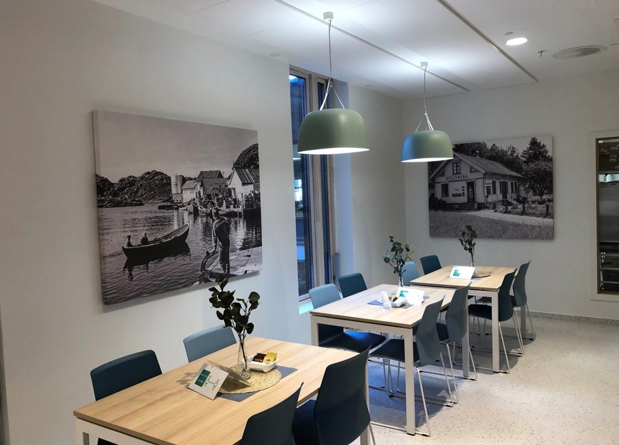 Spisekrok med akustikkplater i Lyngdal helsehus – prosjekt fra Acusto i Kristiansand