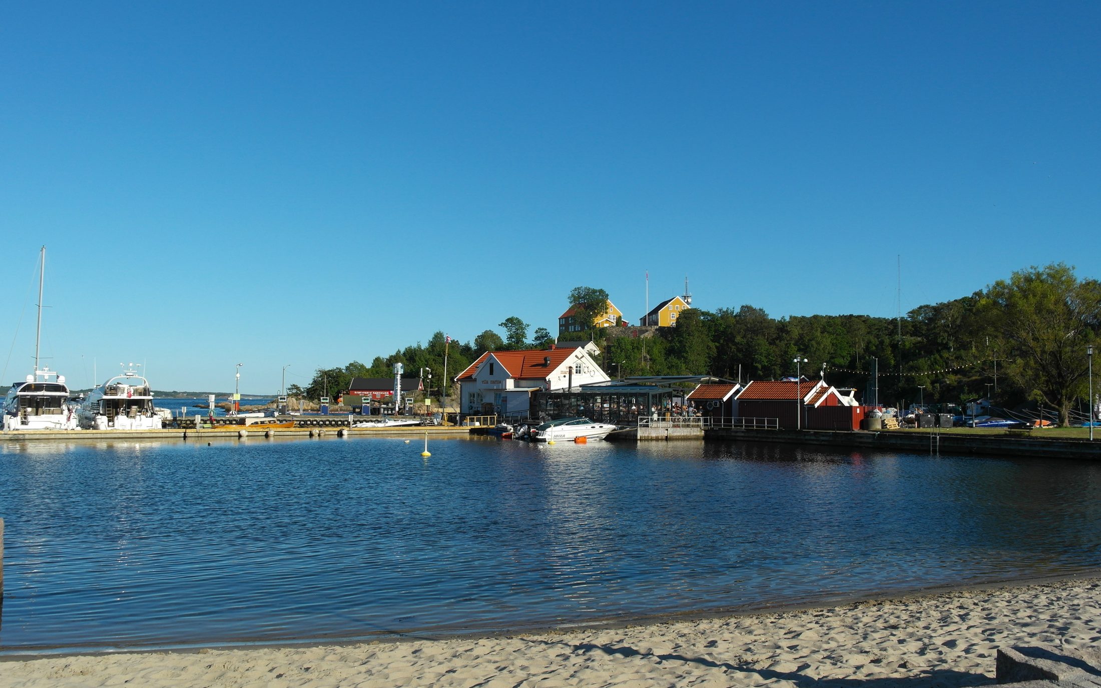 Båthavna ved Kvadraturen i Kristiansand – trolvag, CC BY-SA 3.0, Wikimedia Commons